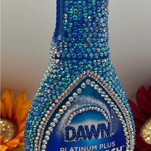 Dawn Platinum Plus Decorated Bottle